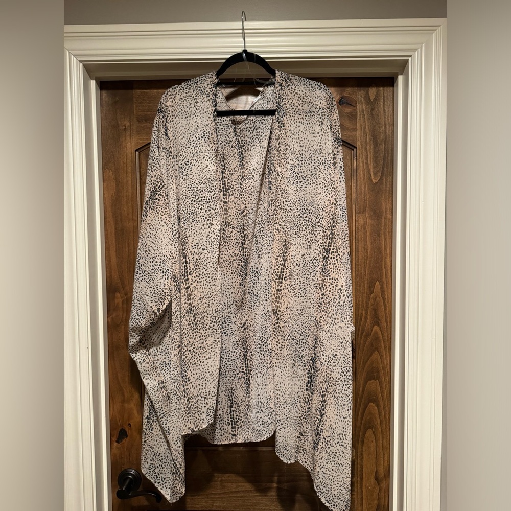 NWOT Cheetah Print Shawl